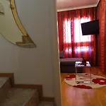 Koti Pyhaejaerven Rannalla, Mustavuori Tampereella * טמפרה