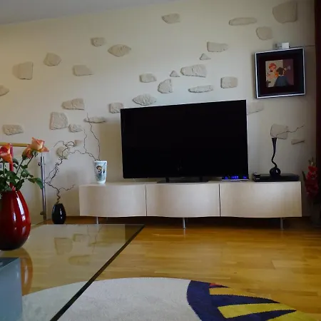 Koti Pyhaejaerven Rannalla Tampereella Apartman *