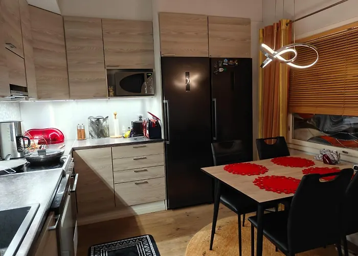 Koti Pyhaejaerven Rannalla, Mustavuori Tampereella *